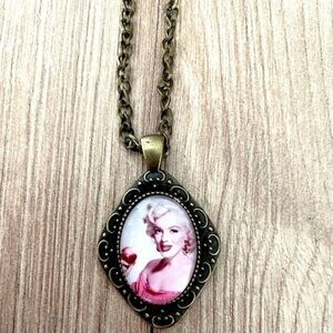 Marilyn Monroe Antique style necklace, Victorian Look, NWT